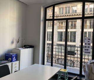 Bureau privé 15 m² 4 postes Coworking Rue Réaumur Paris 75002 - photo 3